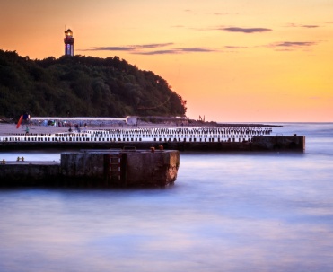 Widok z plaży na Latarnię Morską - Niechorze