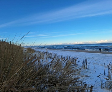 Plaża w Jastarni zimą – cisza, przestrzeń i Bałtyk bez tłumów