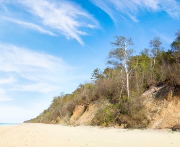 Klif na plaży w okolicach Pobierowa