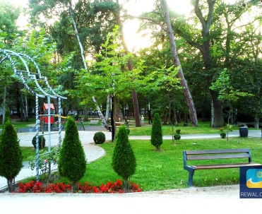 Park Przyjaciół Pustkowa, 4 km od Rewala. 